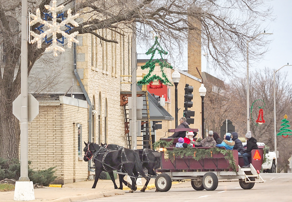 Wagon rides with Santa are back in Charles City Dec. 11
