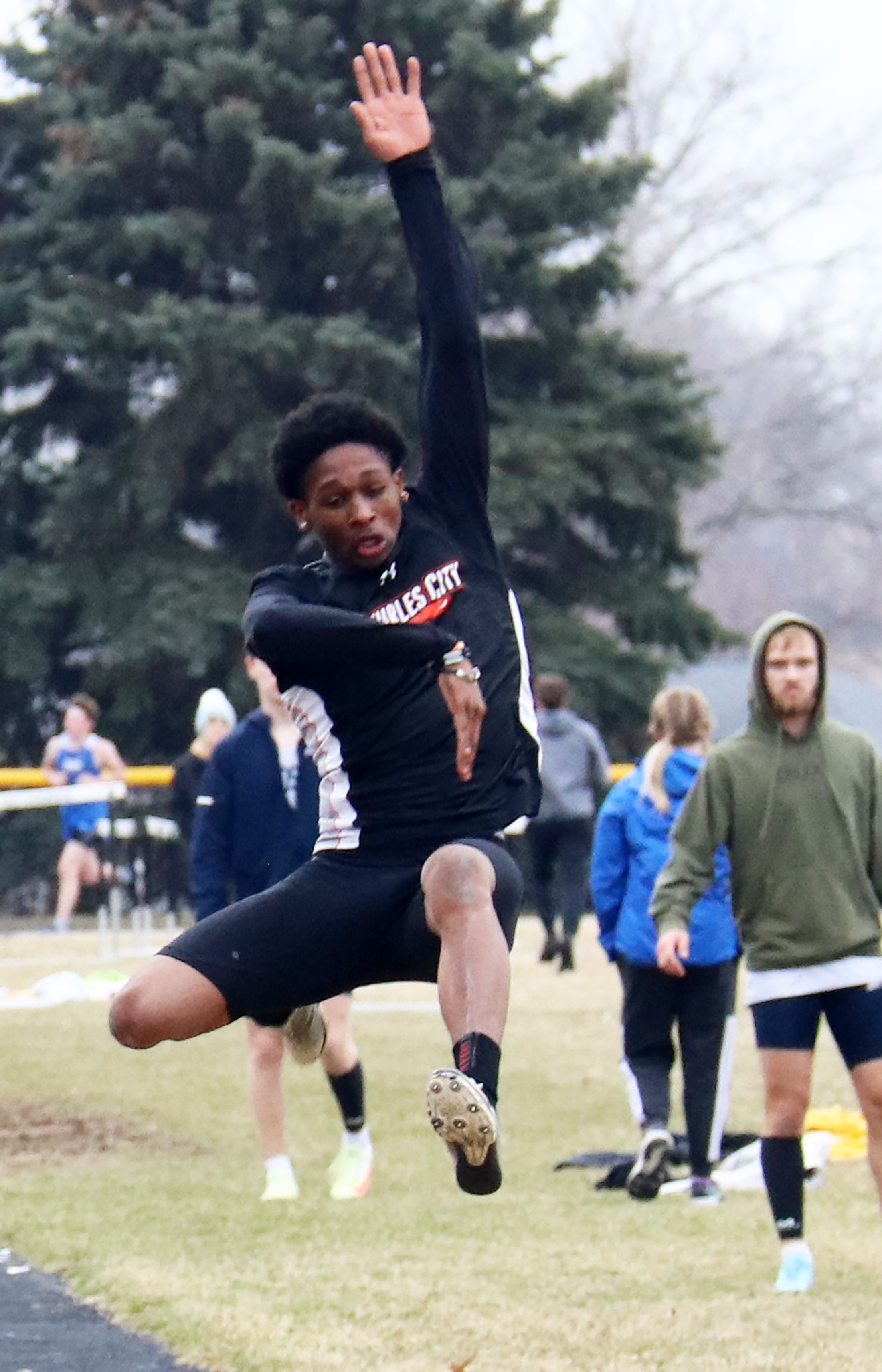 Comets Josiah Cunnings and Leah Stewart win two events at WSR Coed T&F Invitational
