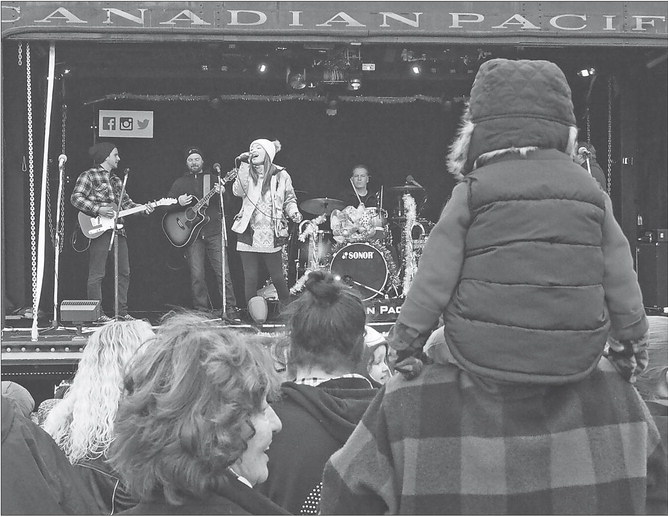 HOLIDAY TRAIN OPENS, TUNES AND FUN POUR OUT