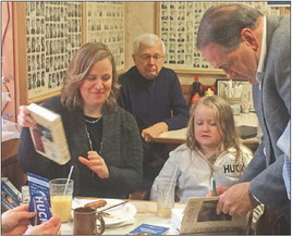 Look for leaders against Clinton, Mike Huckabee tells Iowans