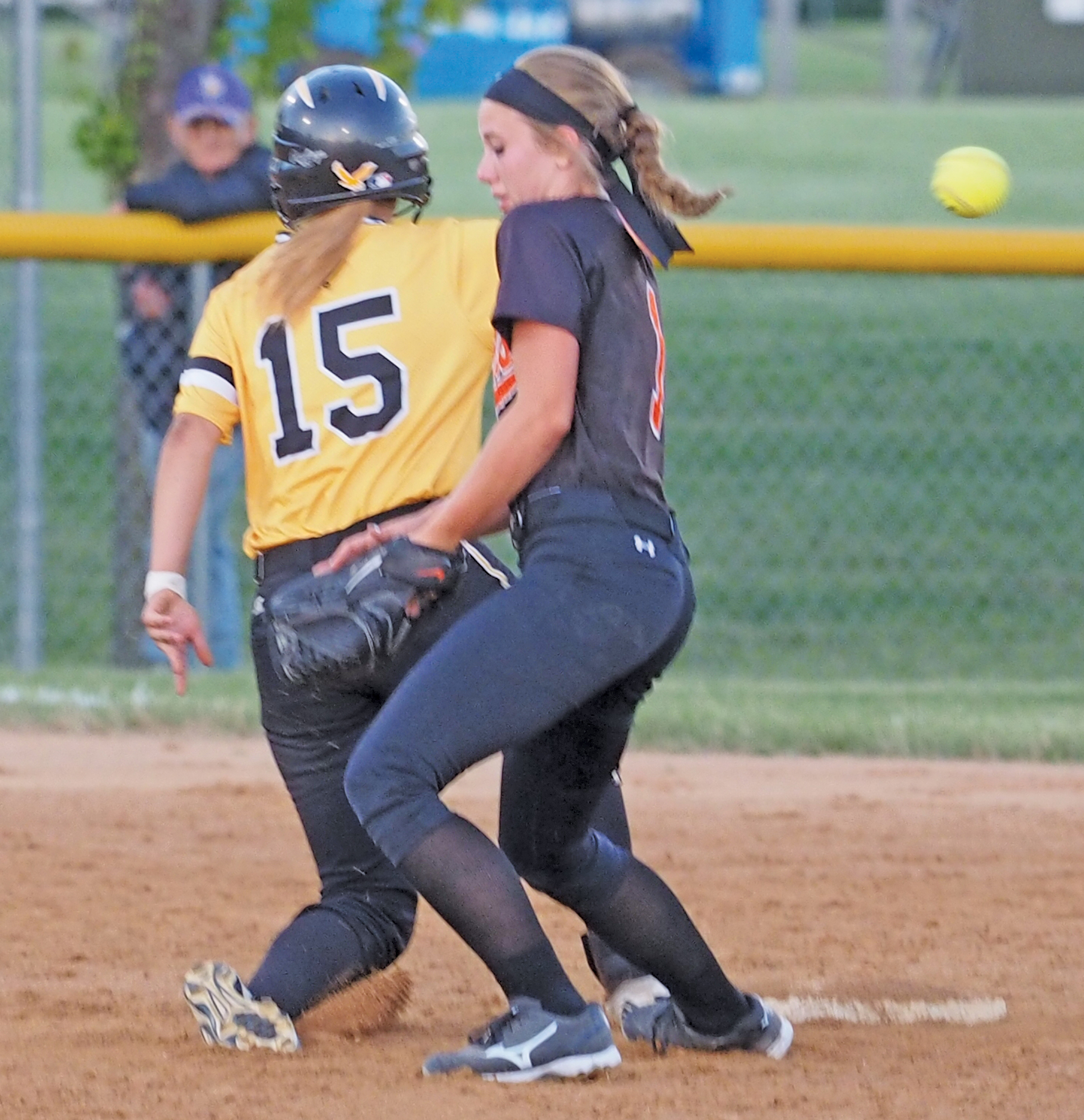 Go-Hawks get past Comets