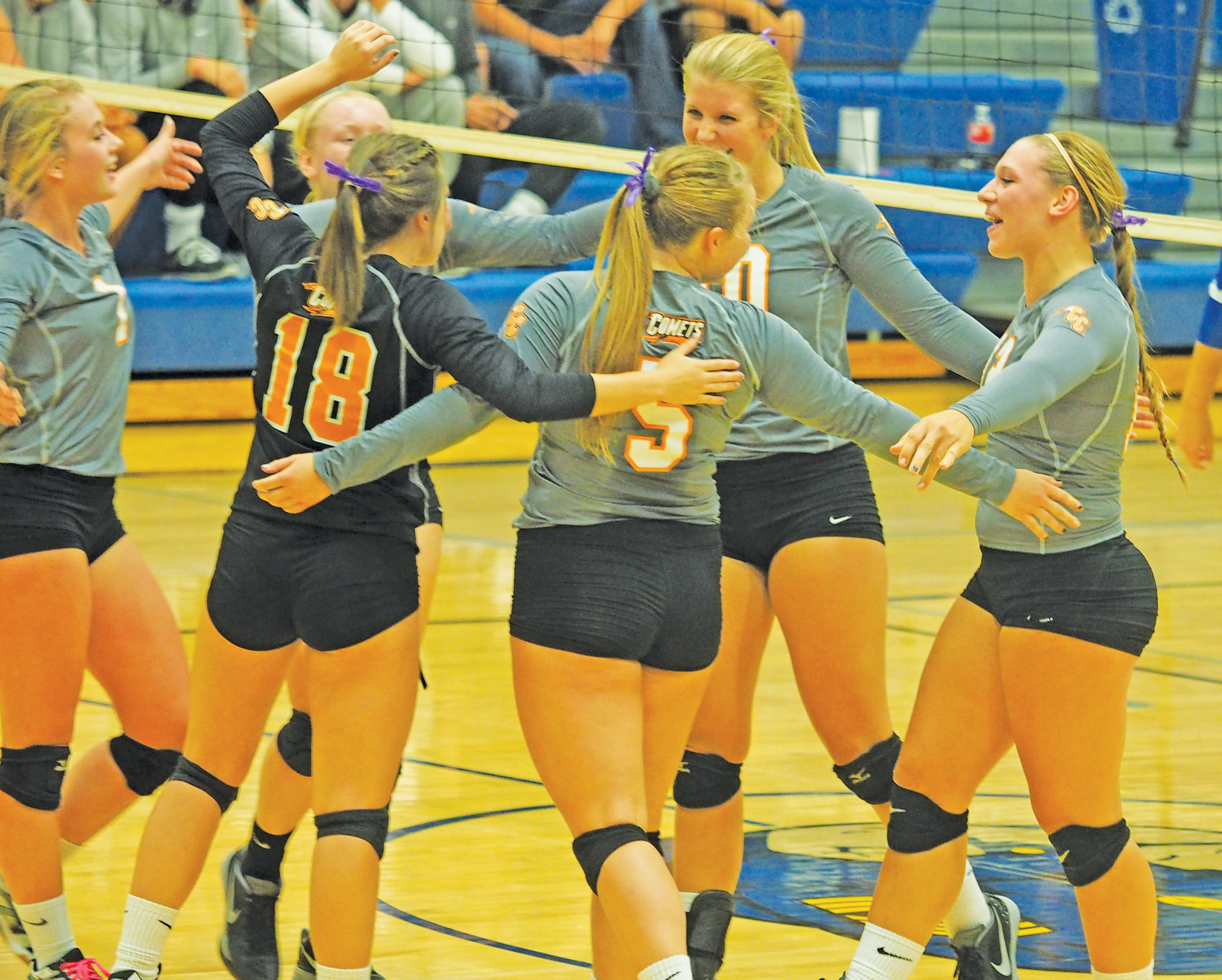 Comets waste no time in winning N-P Volleyball Invite