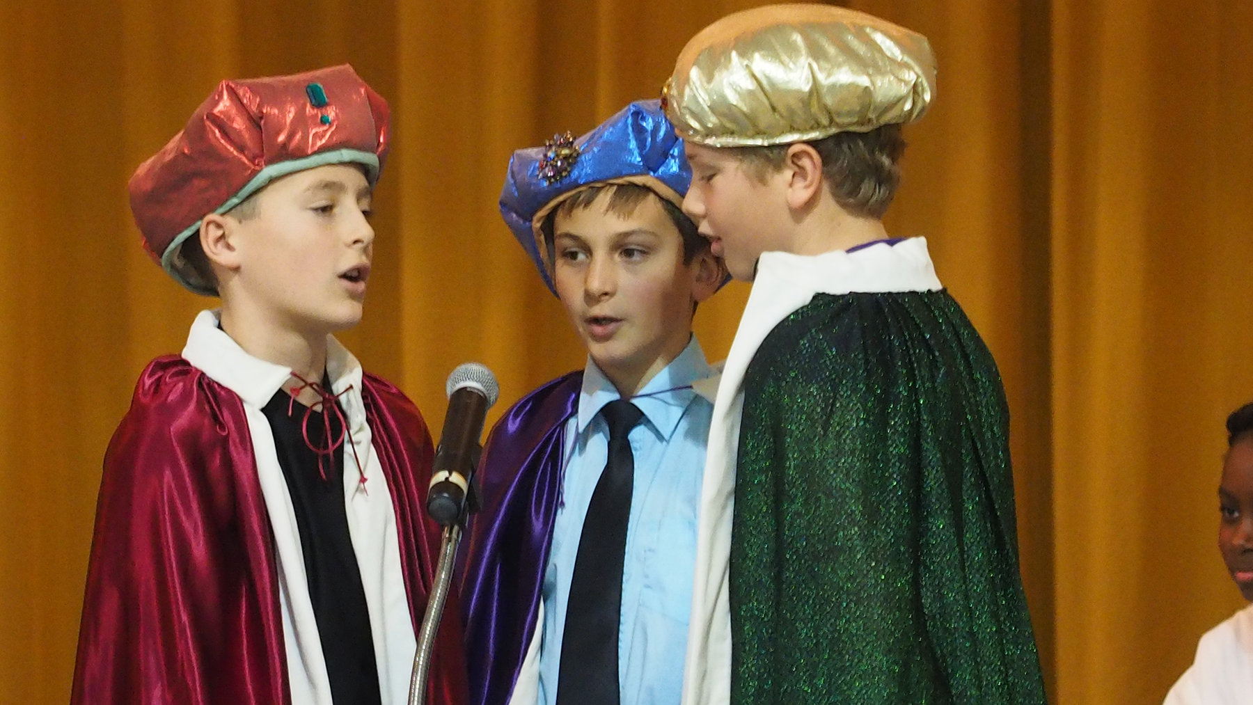 IC students perform Christmas program