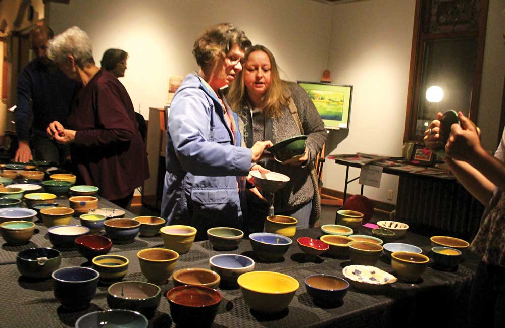 GALLERY: Filling bowls for the food pantry