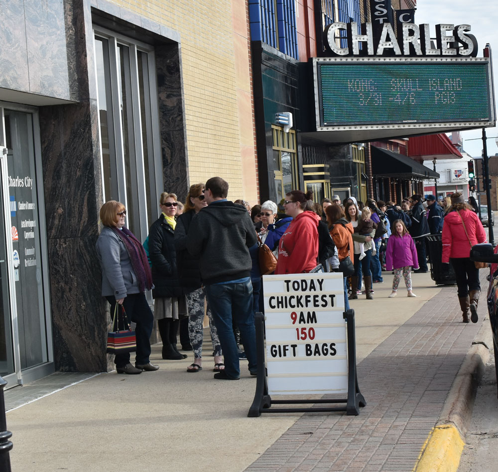Chickfest 2017 draws long lines and deals to Charles City