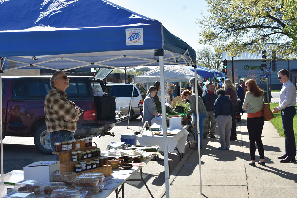 A sunny day greets the first farmer’s market of the year