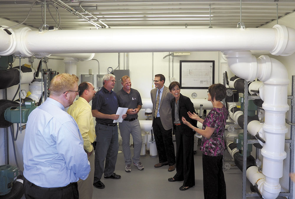 Iowa’s new governor visits Charles City energy-efficient neighborhood