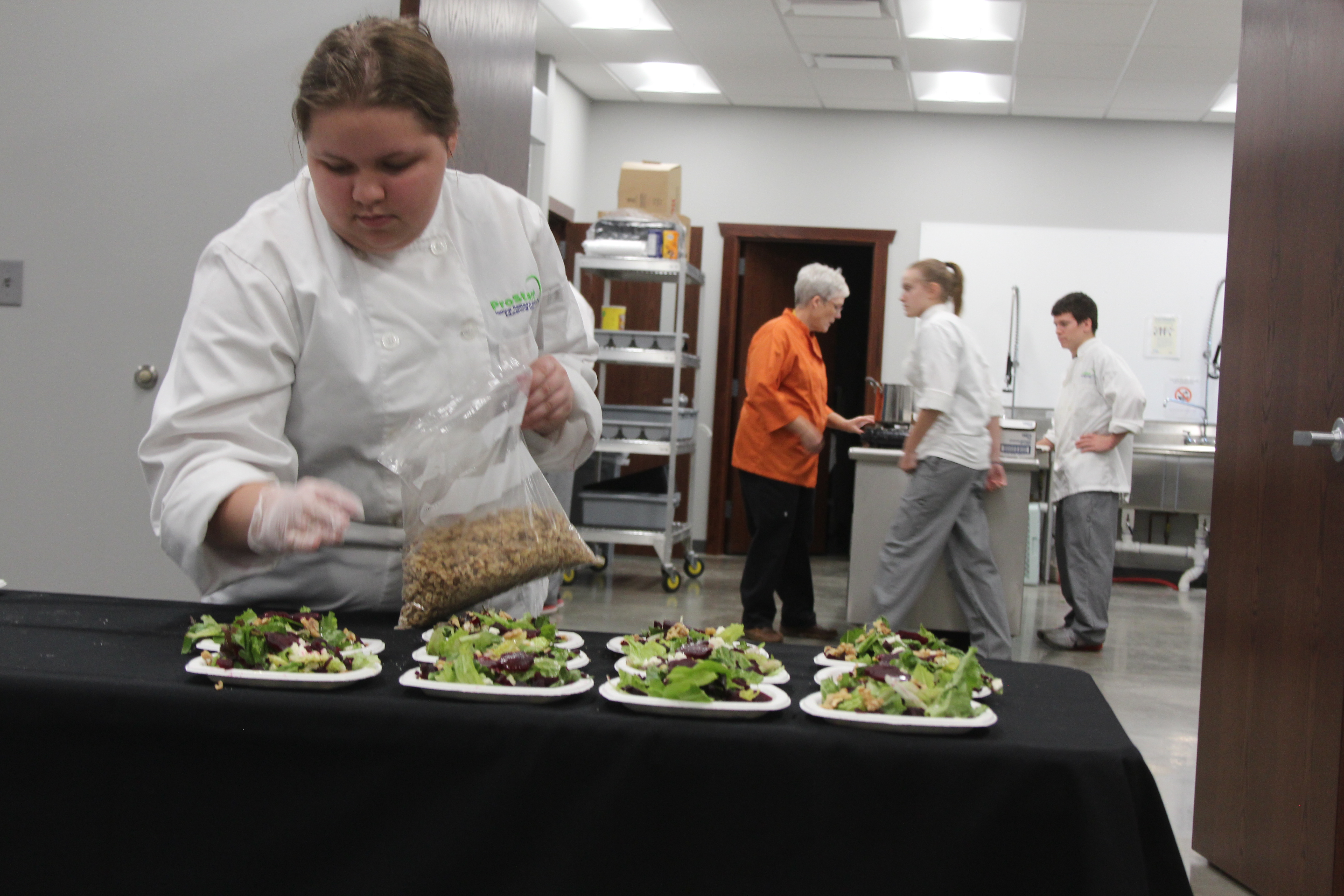 Students cook up a night out at Farm to Fork