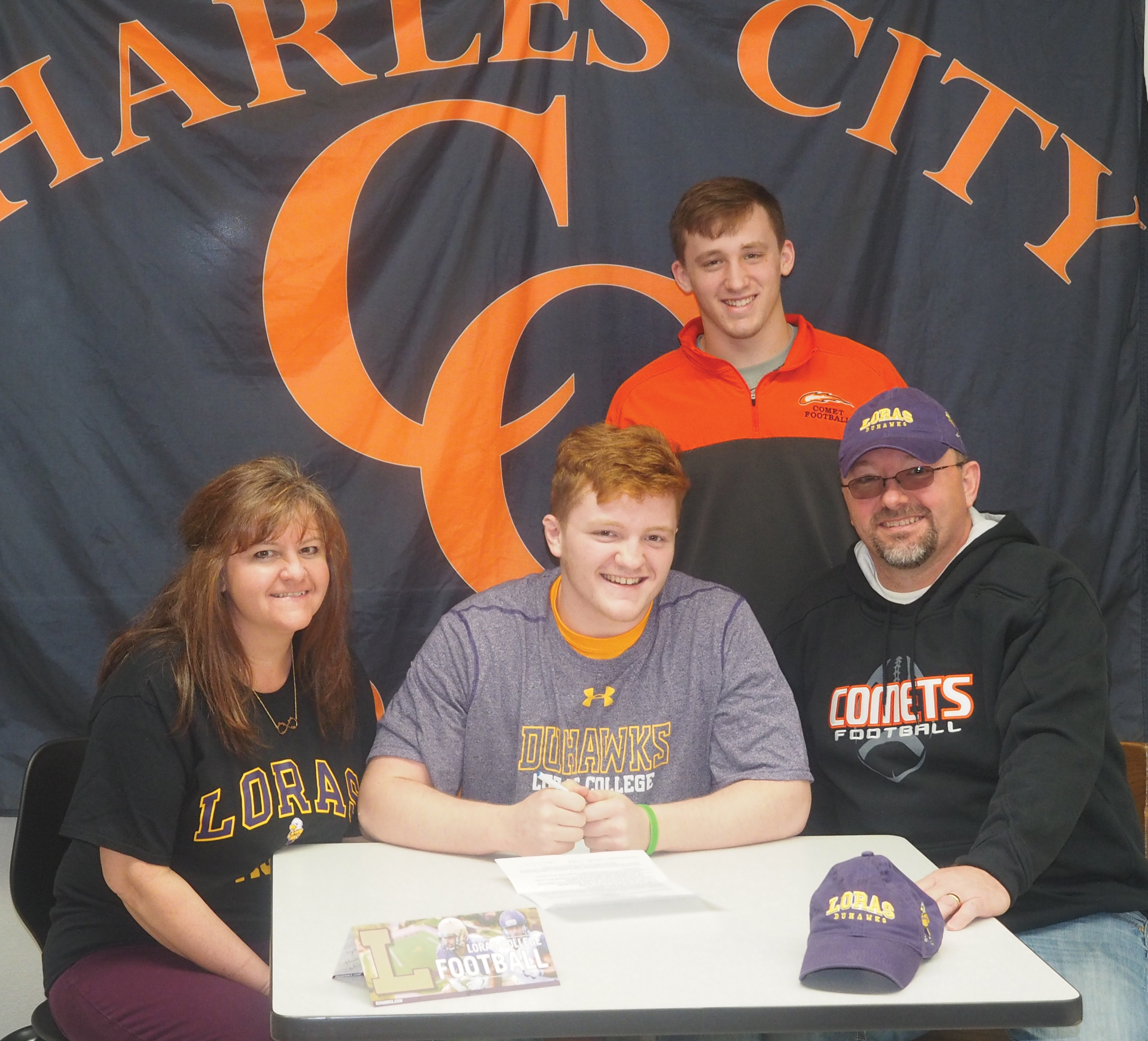 Comet senior Sam Niichel signs to play football for Loras College