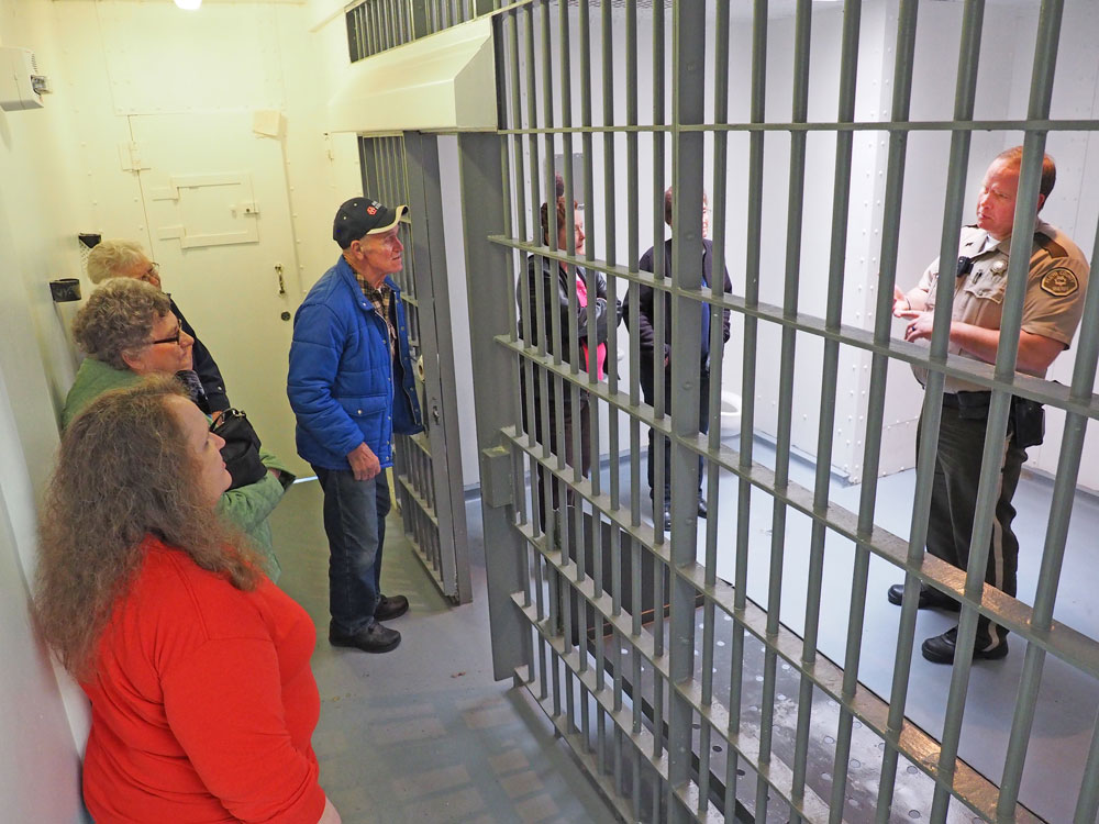 Floyd County jail tours show facility deficiencies