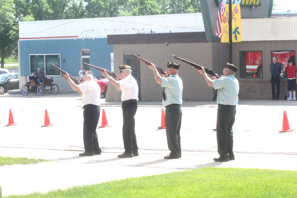 Fallen veterans honored with Memorial Day service