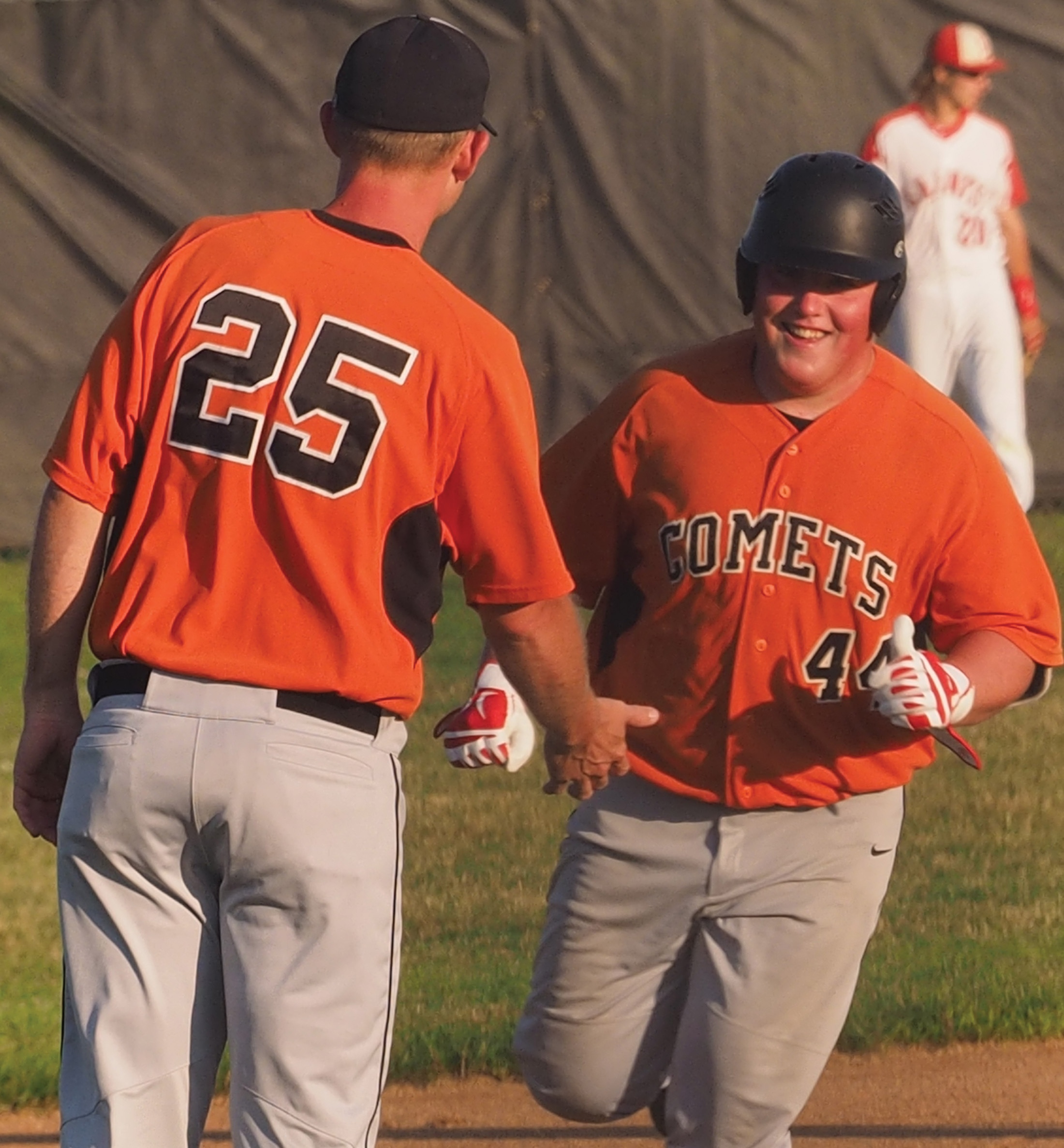 Comets make themselves at home while defeating Saints, 10-6
