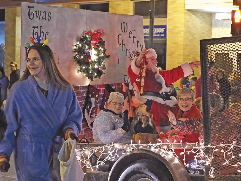 Holidazzle comes to Charles City