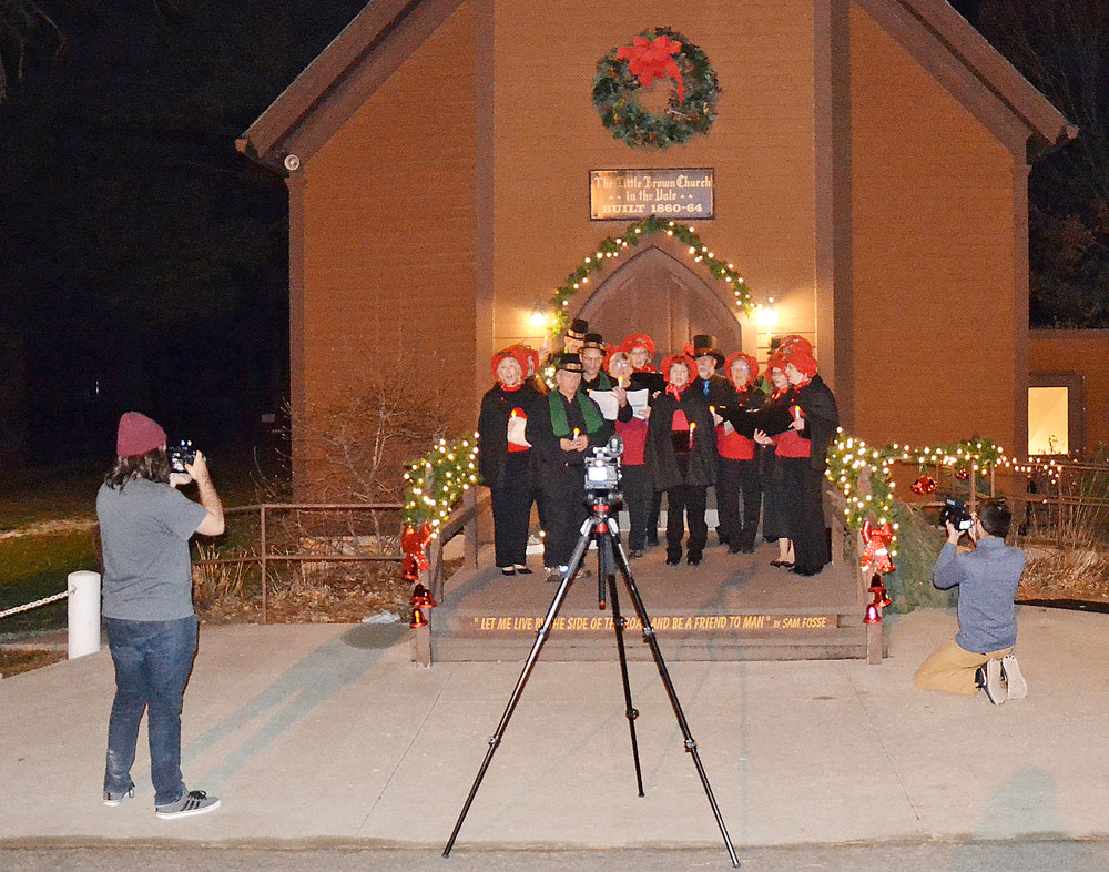 Little Brown Church films its Old-Fashioned Christmas