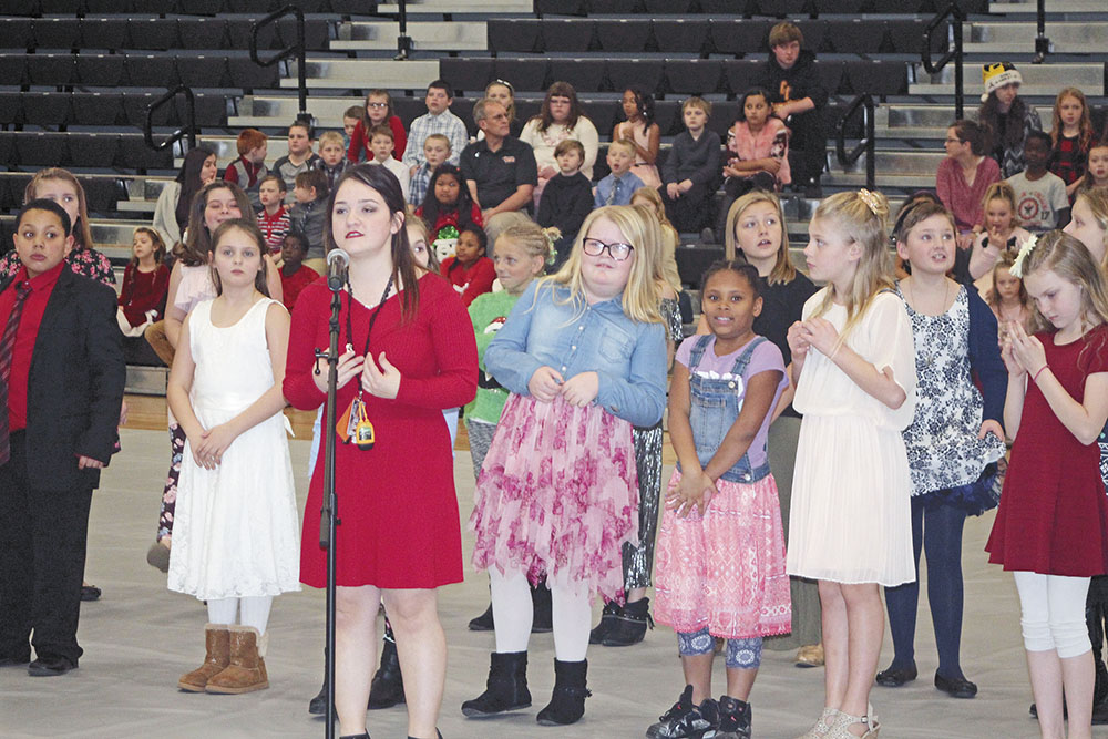 Lincoln Elementary students present Christmas music program