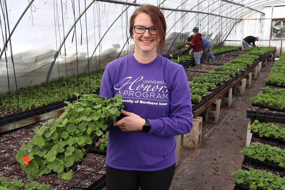 Daughter continues family’s legacy by taking over greenhouse for her late father