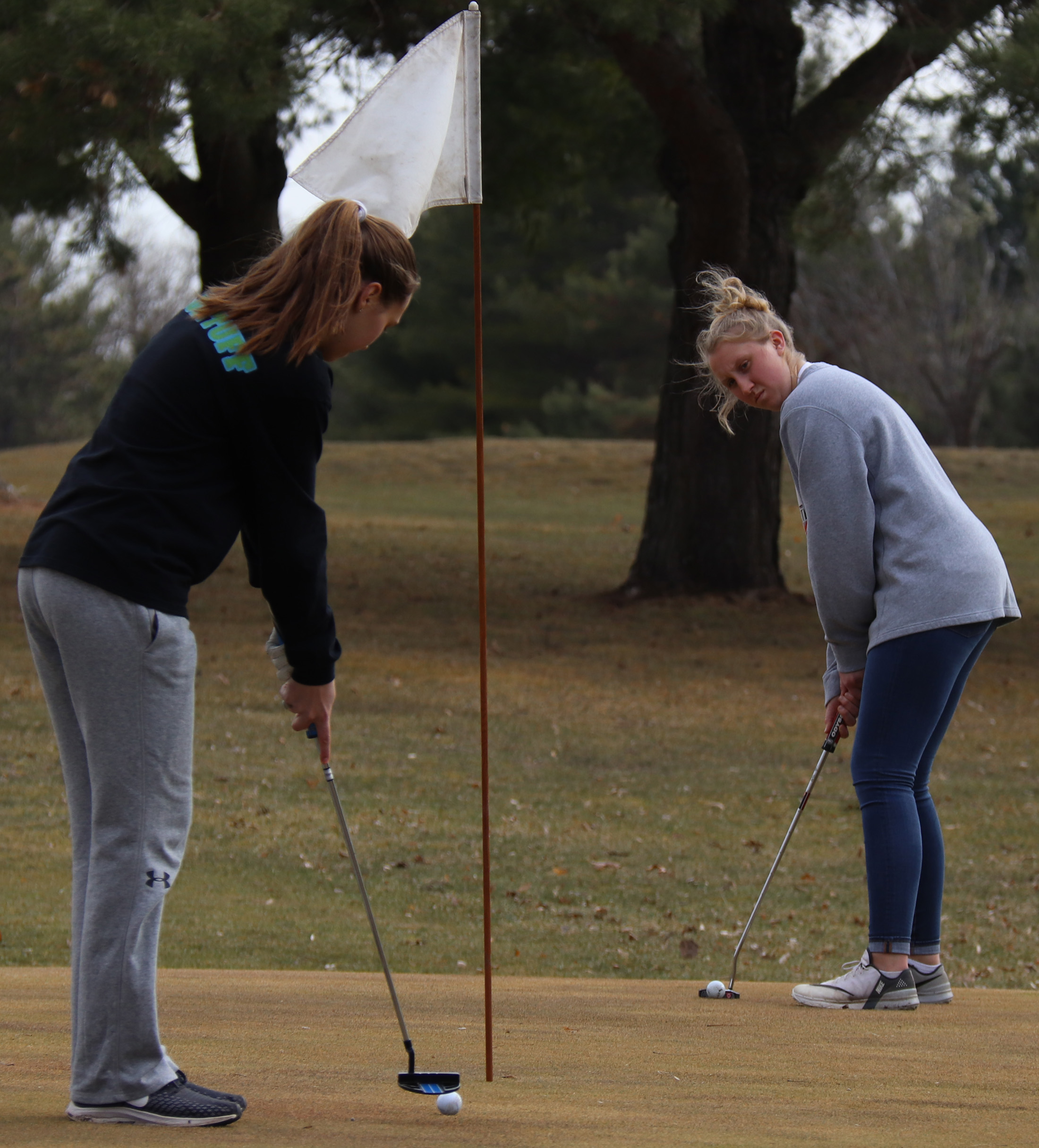 Comet golf teams finally get swinging outdoors