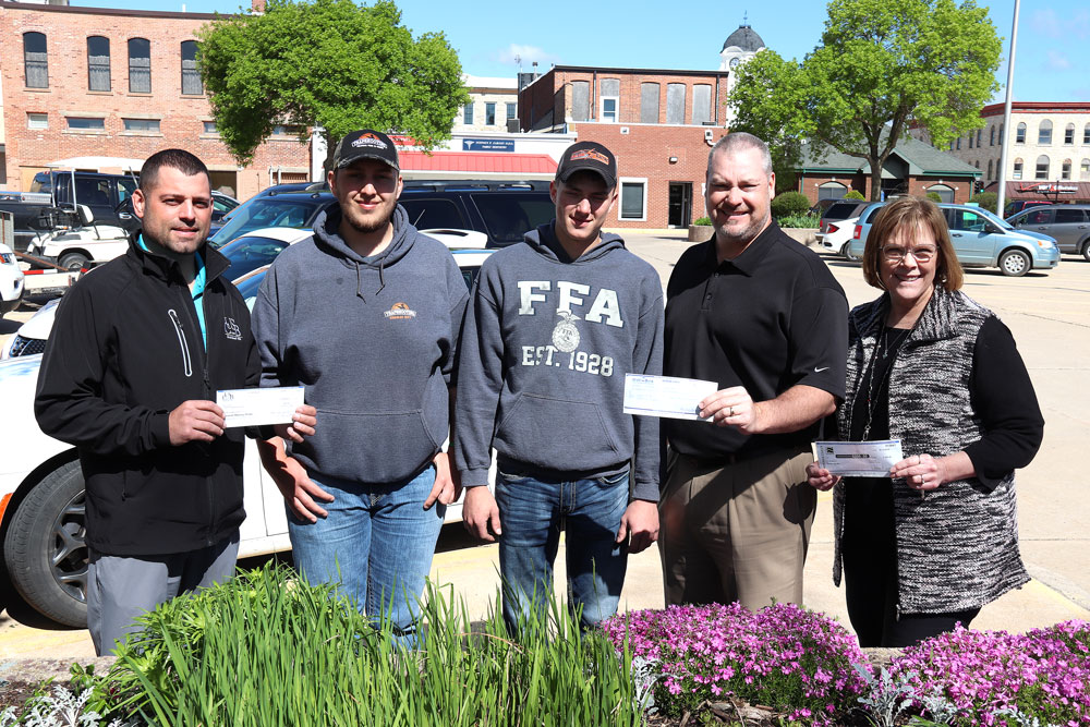 Charles City banks donate money for downtown planters
