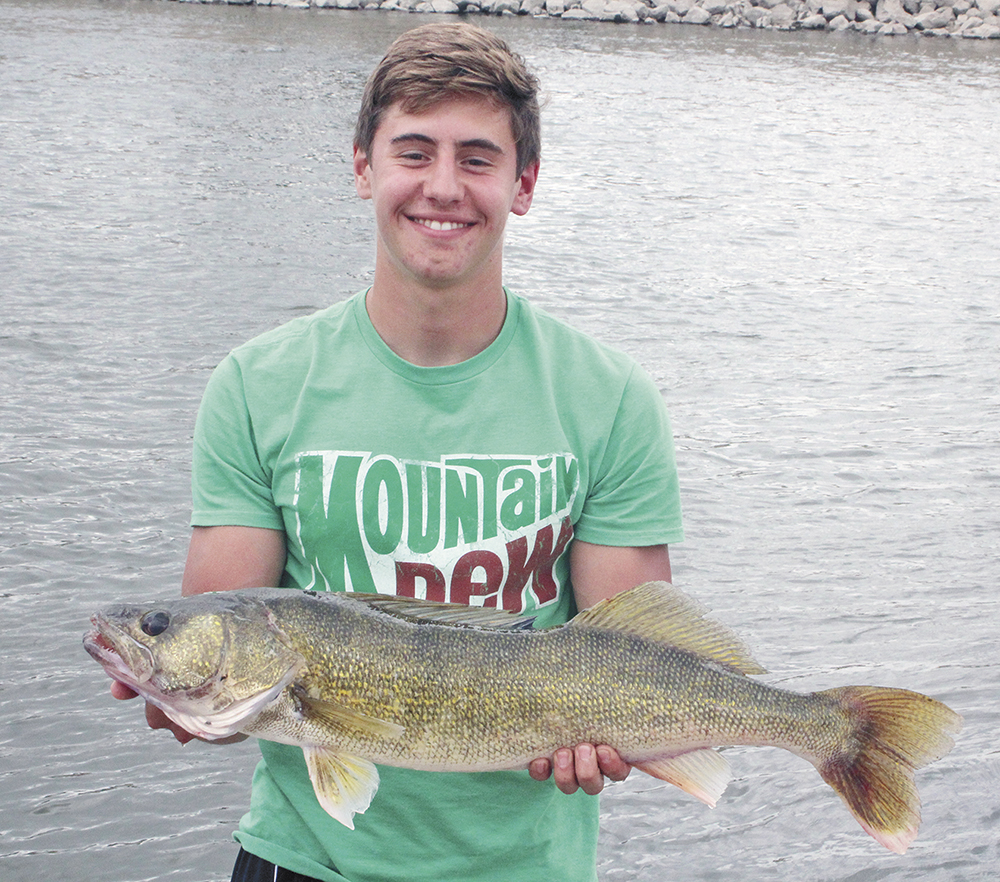 Trophy walleye pulled out of Cedar River in Charles City