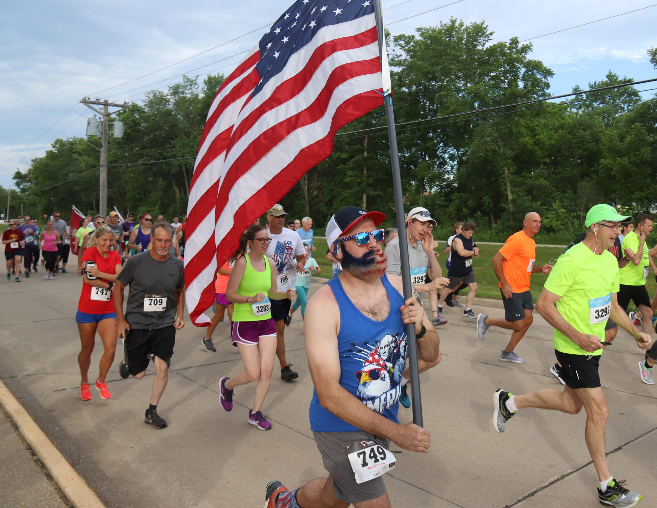 Flag Wave of Runners at CW Firecracker 5K/5M