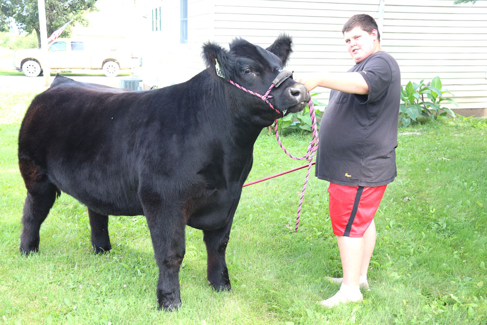 Dillan Dight to represent Floyd County at Governor’s Charity Steer Show