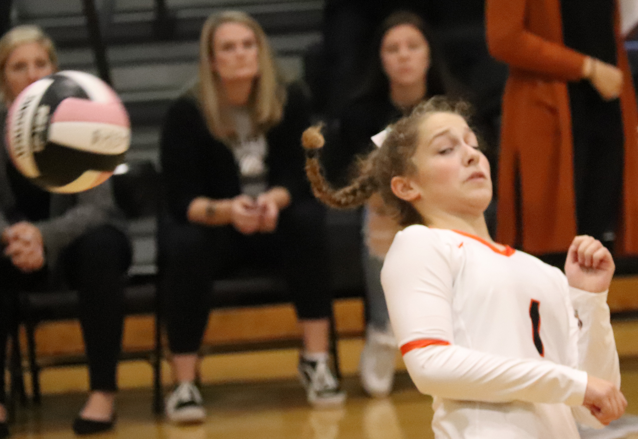 Comets slay Lions, fall to Mohawks in VB tri-meet