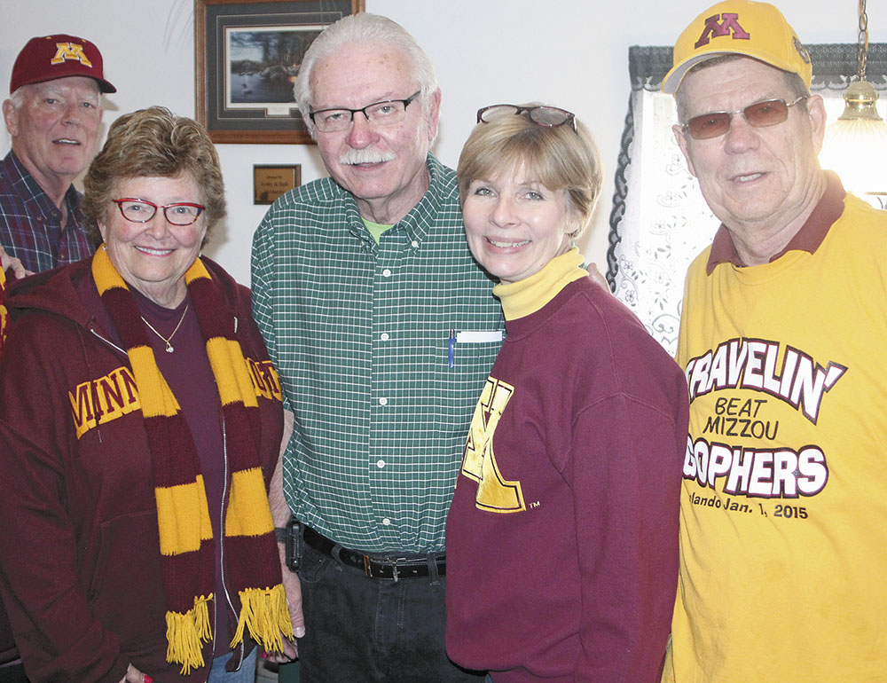 Travelin’ Gophers enjoy lunch in Floyd on way to big game