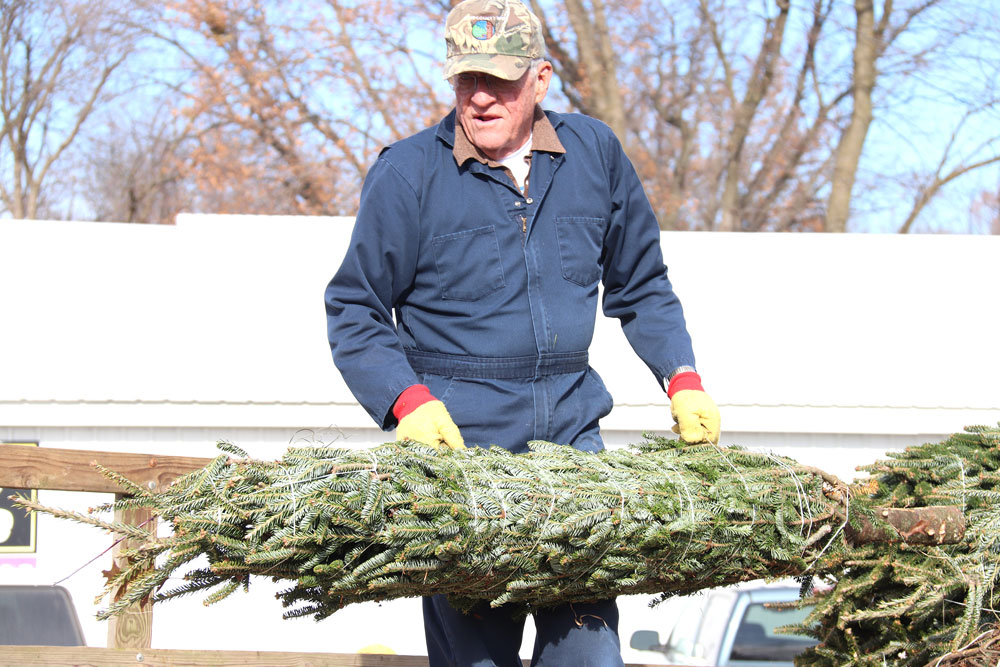 Floyd County Ikes deliver Christmas trees to Charles City