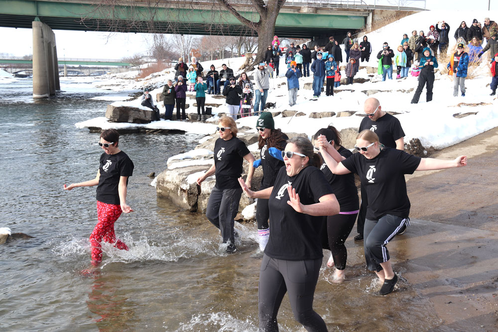 Brave contestants take icy plunge at Cedar River Shiver