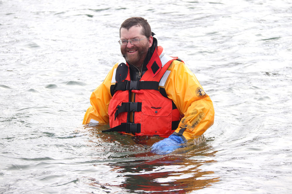Brave contestants take icy plunge at Cedar River Shiver Charles City