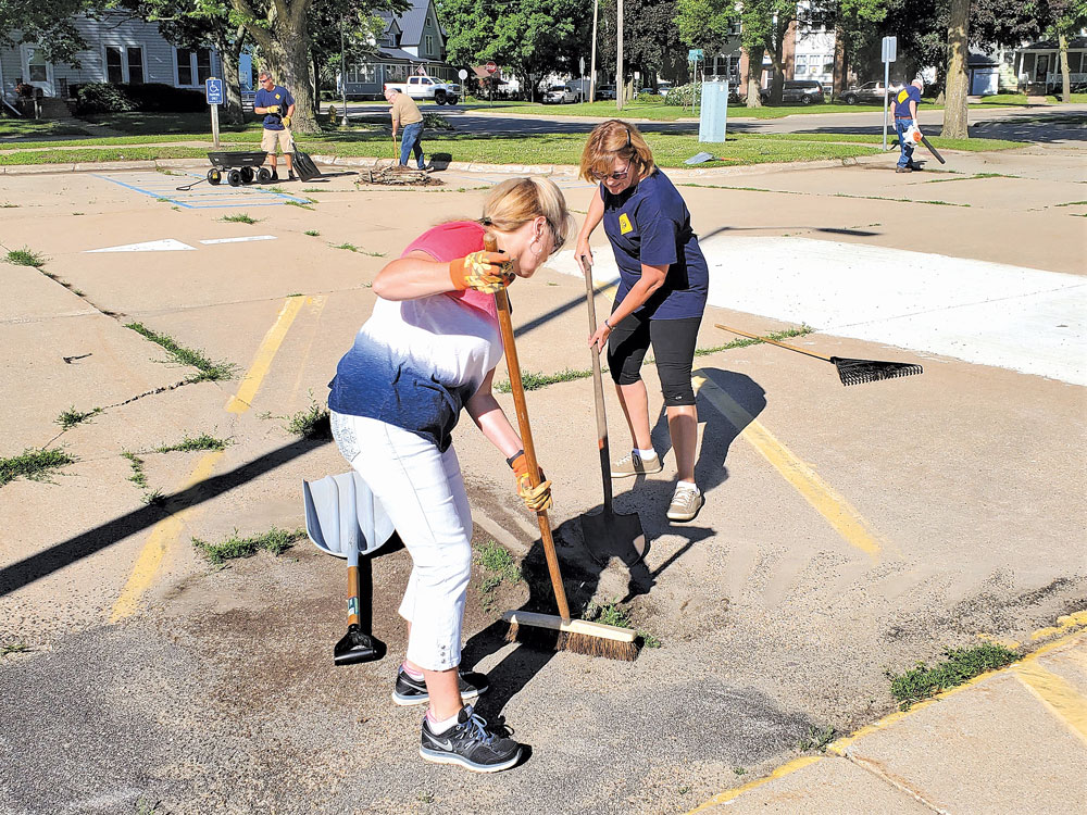 Volunteers help keep Charles City downtown lots clean