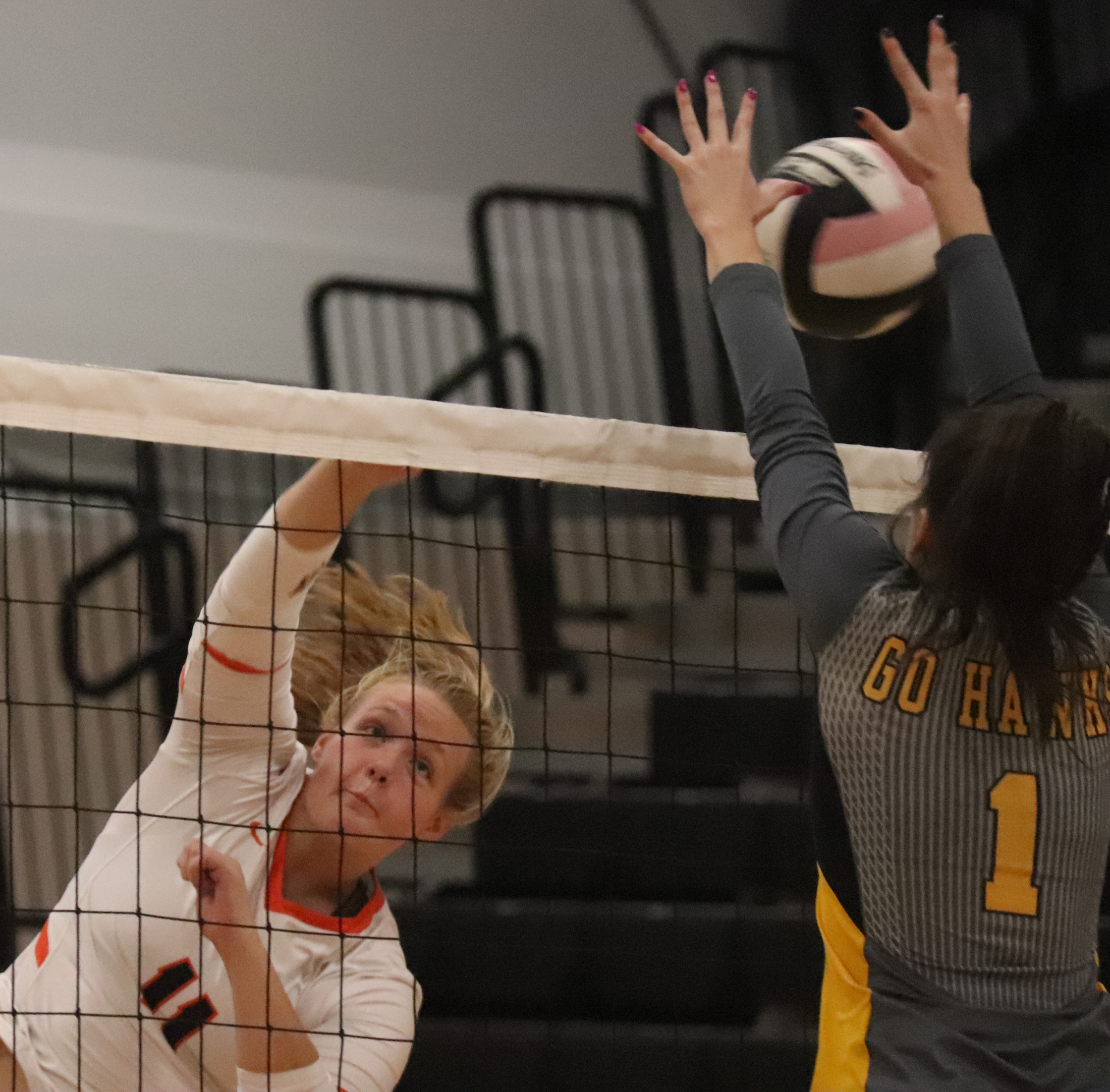 Comets fall to No. 6 Go-Hawks in straight sets
