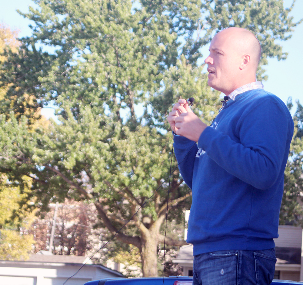 Scholten talks to voters at ‘drive-in’ stop Saturday