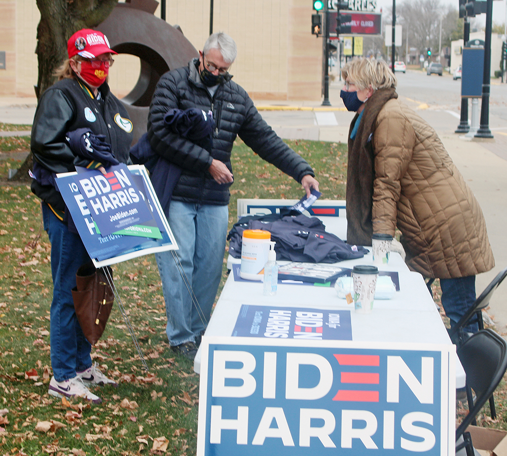 Democrats’ ‘Early Vote Express’ makes stop in Charles City