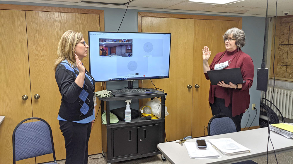 Assink sworn in as new Floyd County recorder; seeks to fill out team