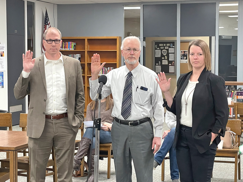 Schrodt, Fox sworn in as new school board members