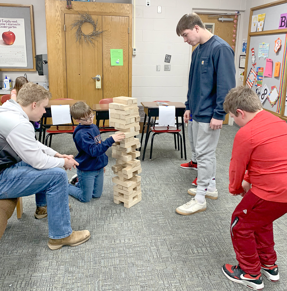 Charles City FFA members are PALS to elementary students Charles City FFA members are PALS to elementary students