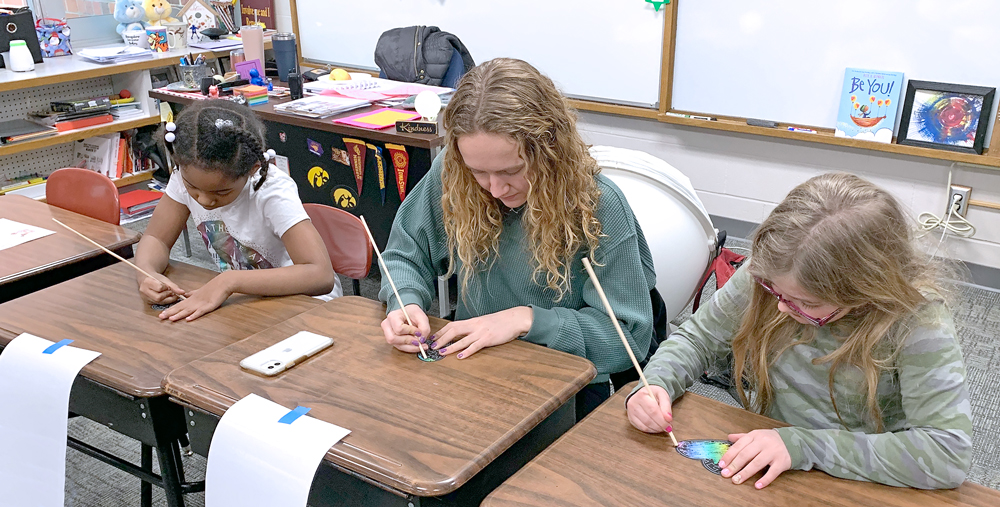 Charles City FFA members are PALS to elementary students Charles City FFA members are PALS to elementary students