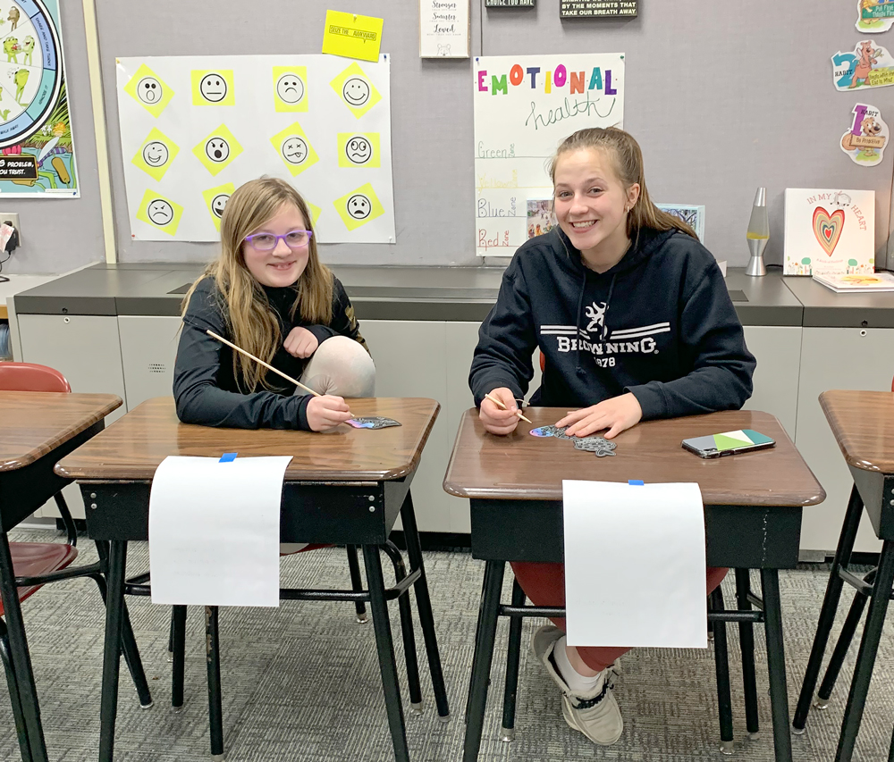 Charles City FFA members are PALS to elementary students Charles City FFA members are PALS to elementary students