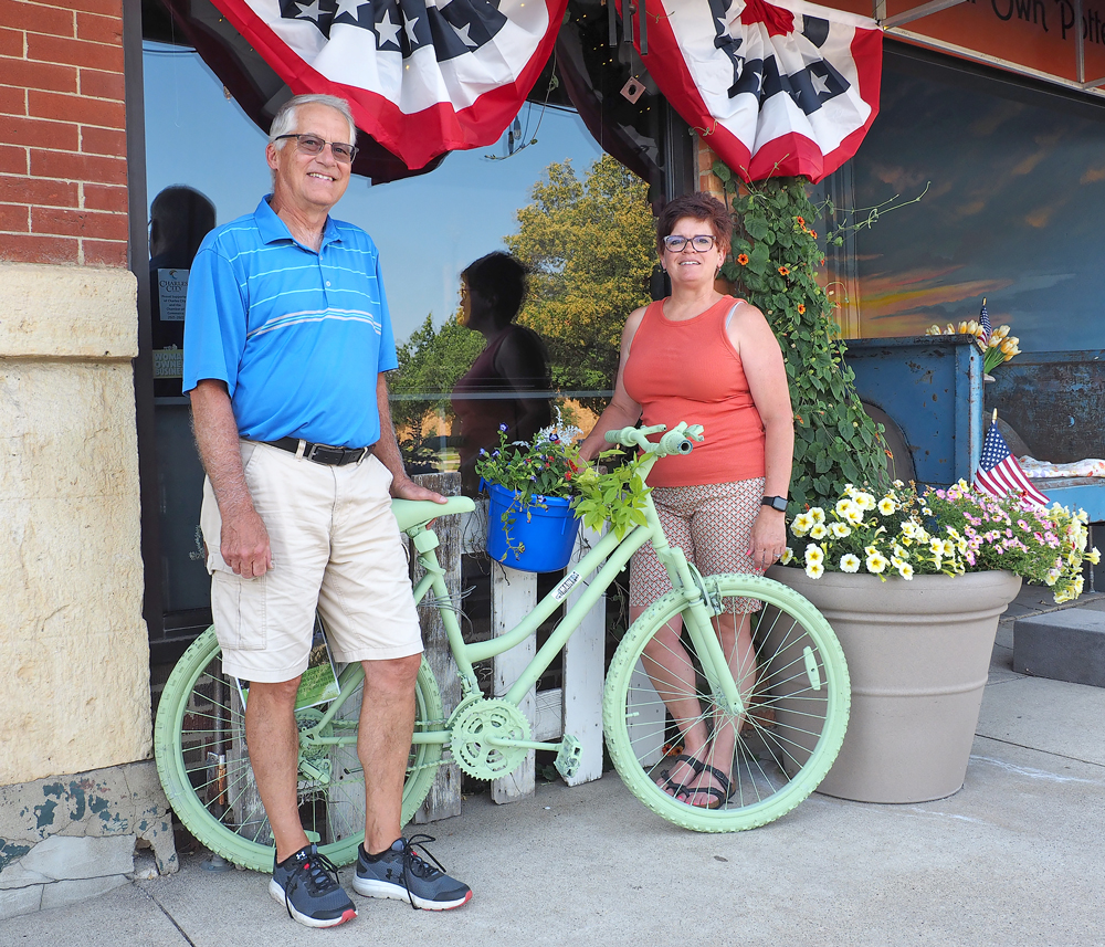 Painted bike yard art offered to help welcome RAGBRAI riders to Charles City