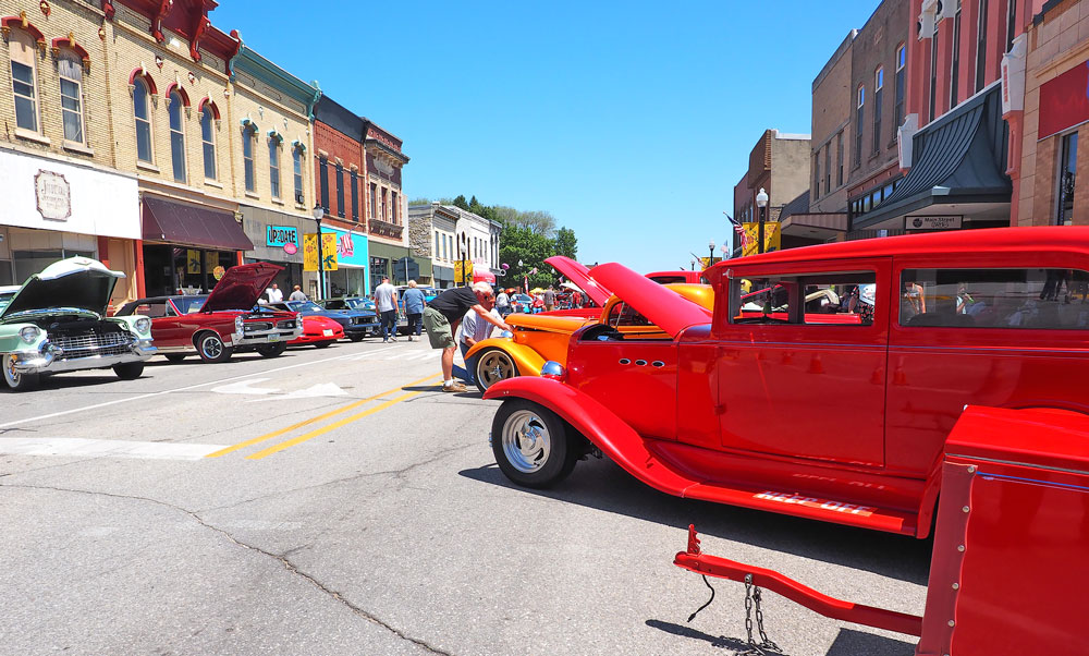 Charles City Rotary Club’s Santa’s Shine & Show, the Charles City BBQ Challenge, and Christmas in July combine for fun day
