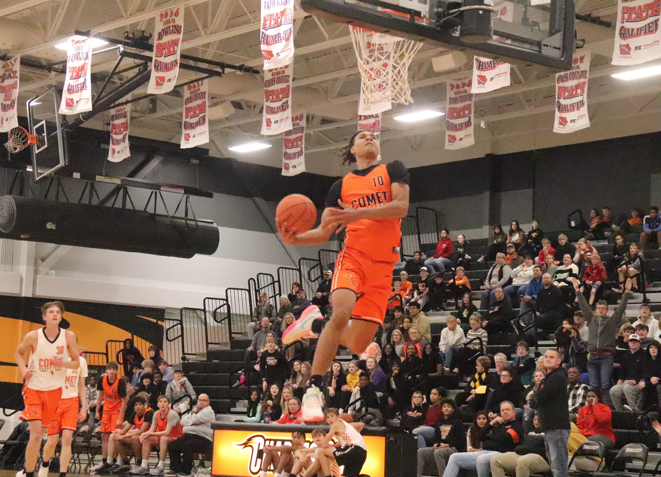 Comet teams take to the air during Orange and Black Blowout