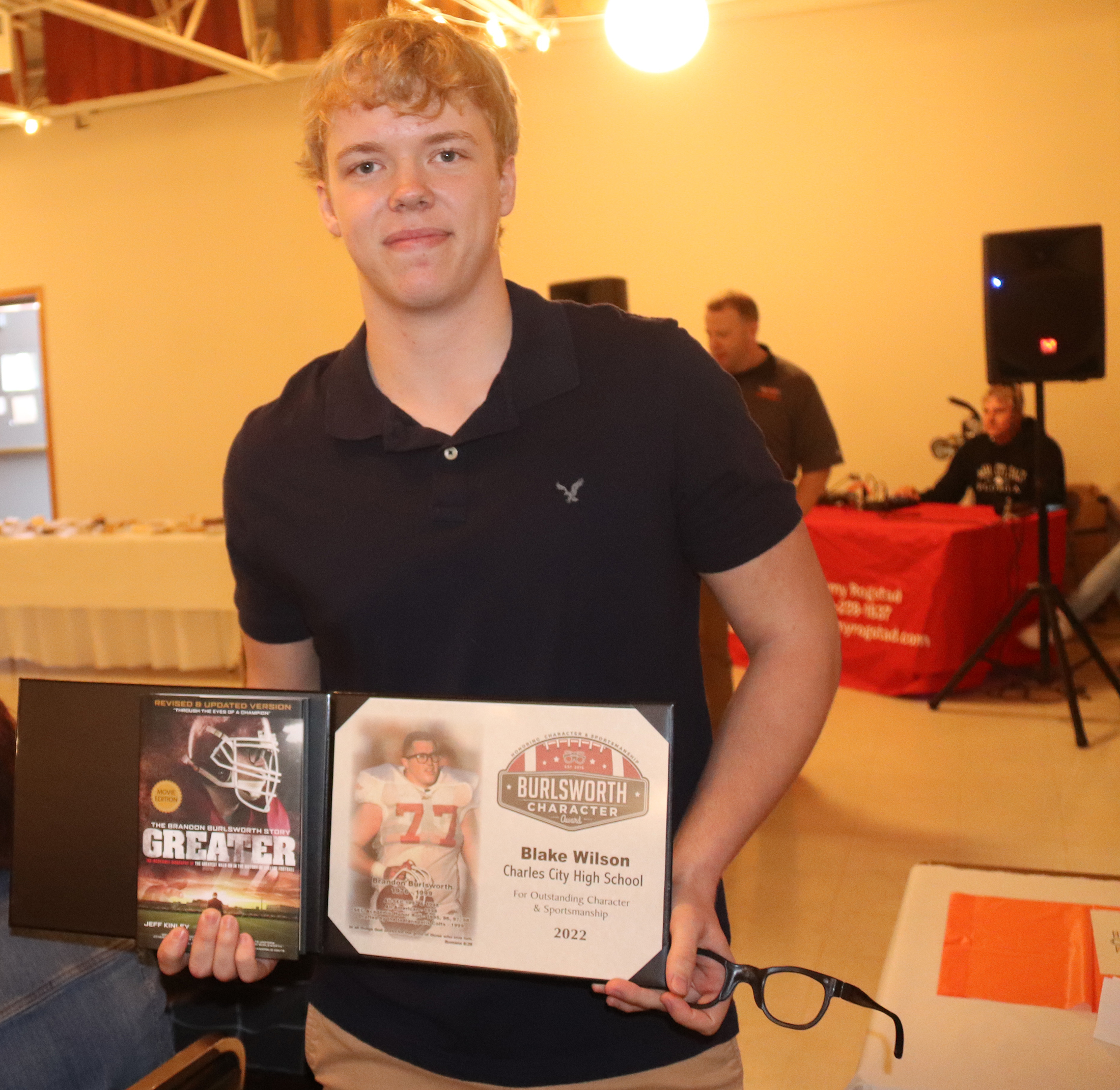 Blake Wilson receives Brandon Burlsworth Character Award