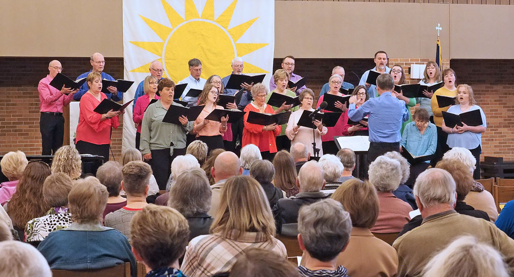 Charles City Singers entertain with ‘Songs of the Stage and Screen,’ guest appearance by high school choir