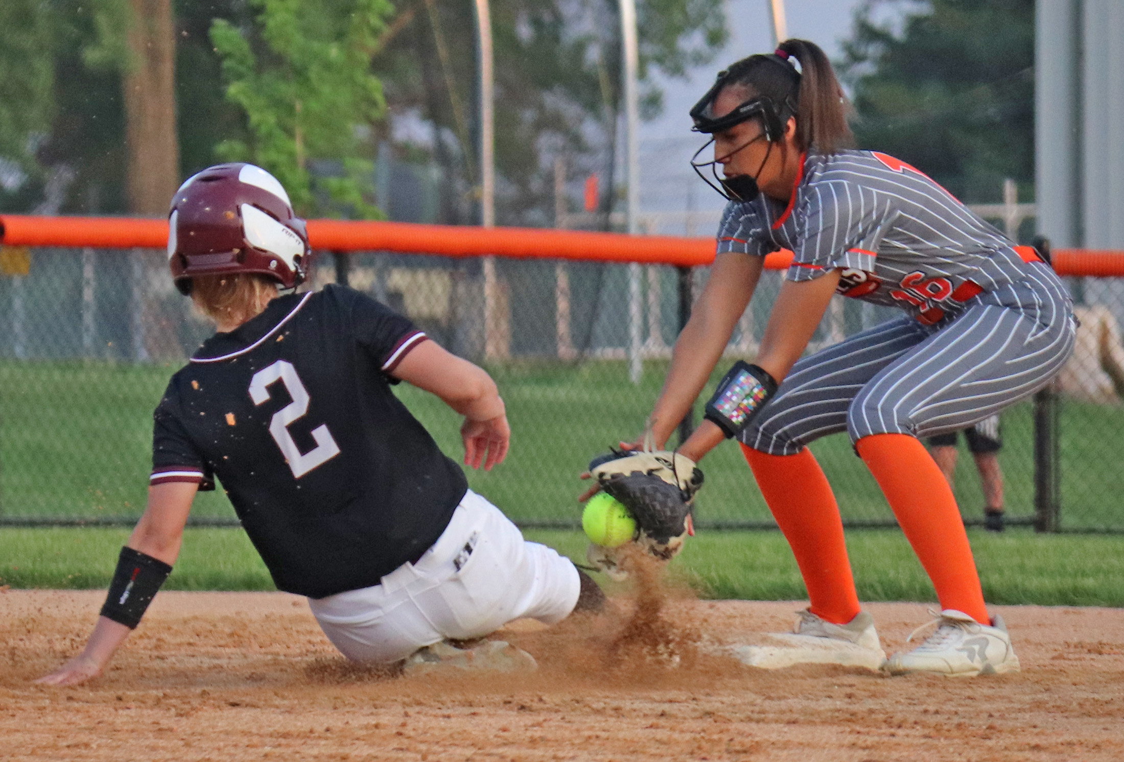 Comets get walk-off win over Mustangs in softball home-opener