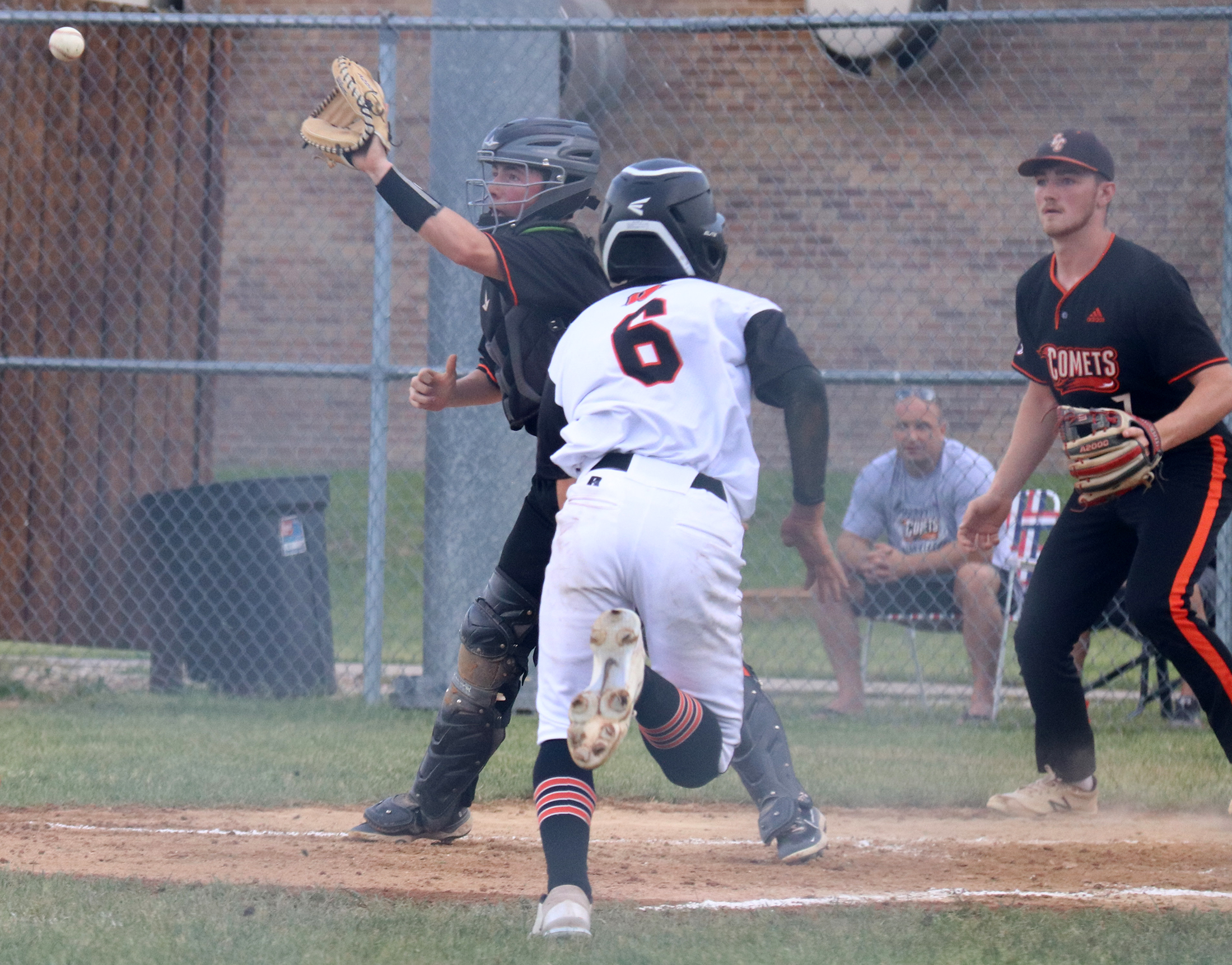 Kayden Blunt hits pair of 3-run HRs, pitches complete-game win as Comets split DH with Indians