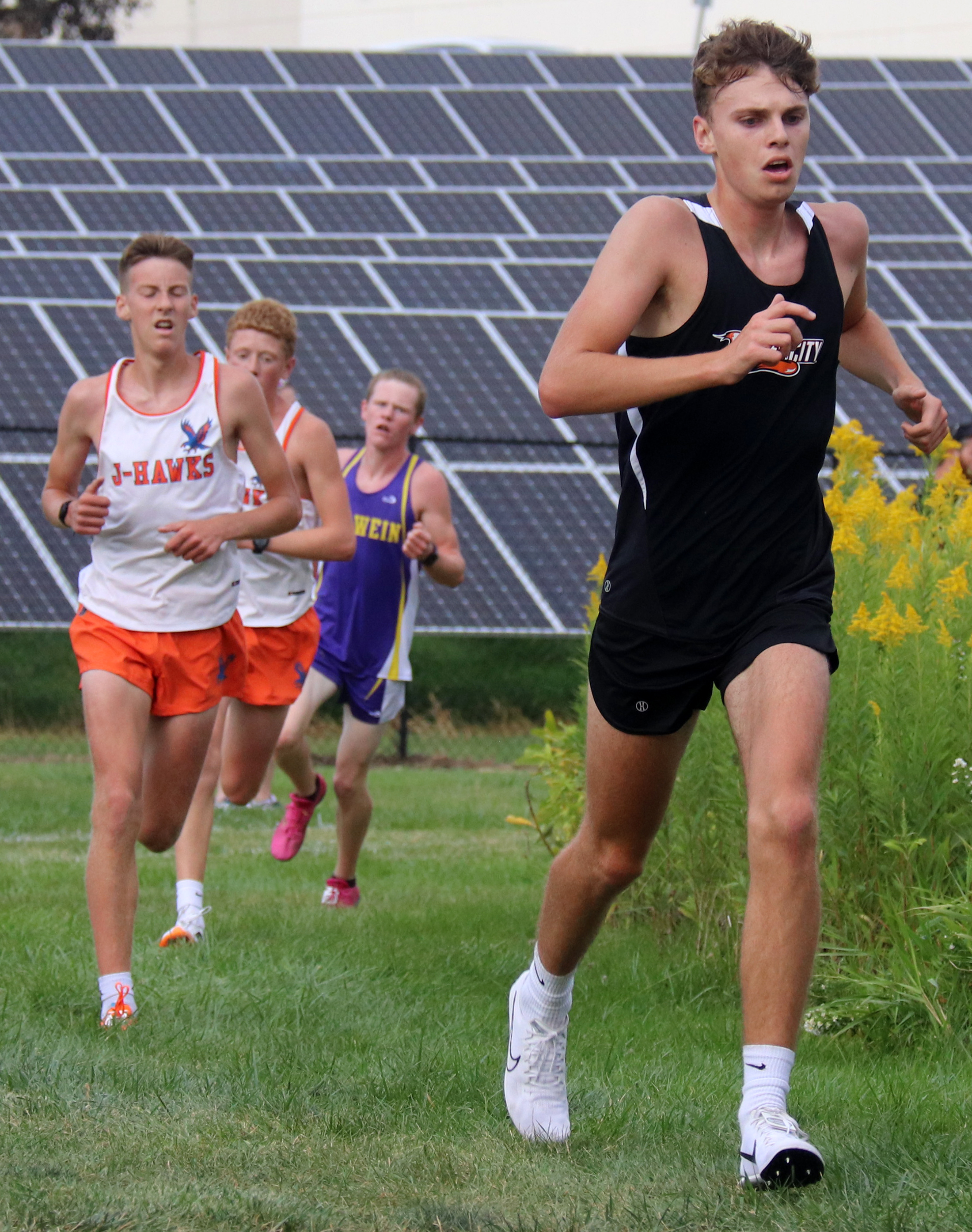 Nick Williams paces Comet boys to Central XC Invite title