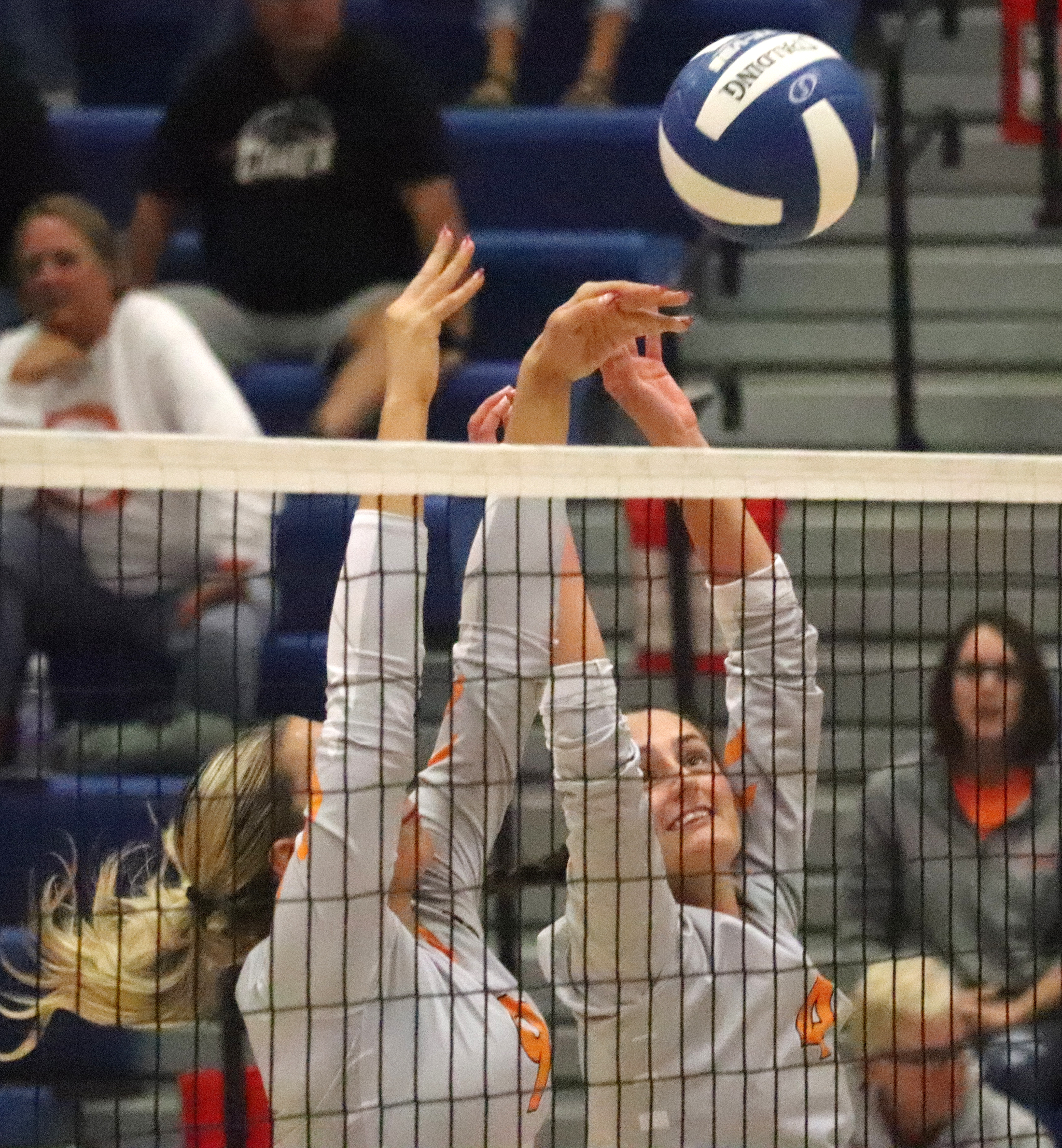 Comets sweep Vikings 3-0 in NEIC volleyball match