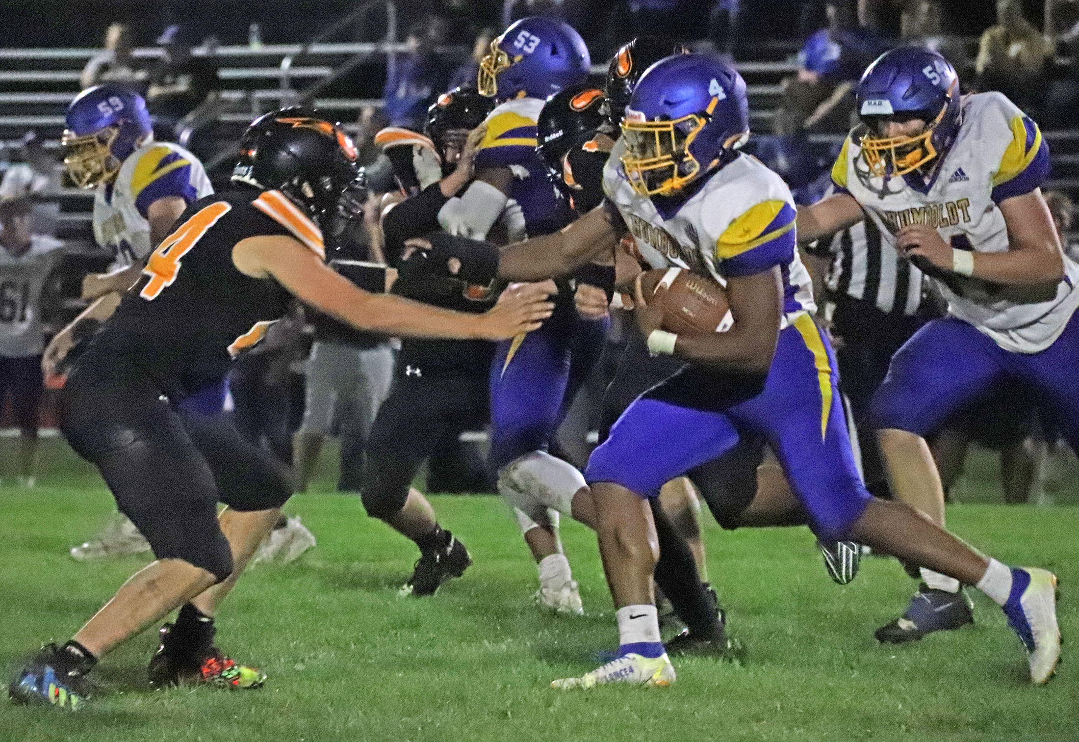 Wildcats strike early in 35-9 win over Comets Wildcats strike early in 35-9 win over Comets