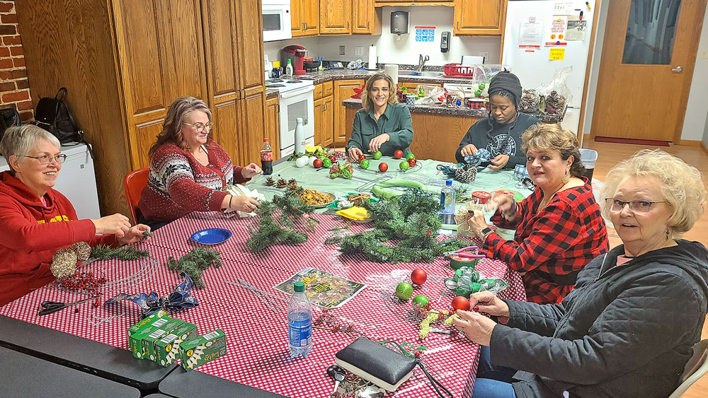 NIACC holds wreath-crafting class NIACC holds wreath-crafting class